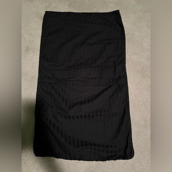 Black duvet cover with black on black stripes & 2 matching shams - Picture 3 of 3